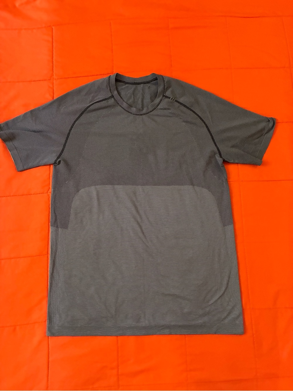 Lululemon Shirt Mens Medium Metal Vent Tech Stretch Performance Train gray